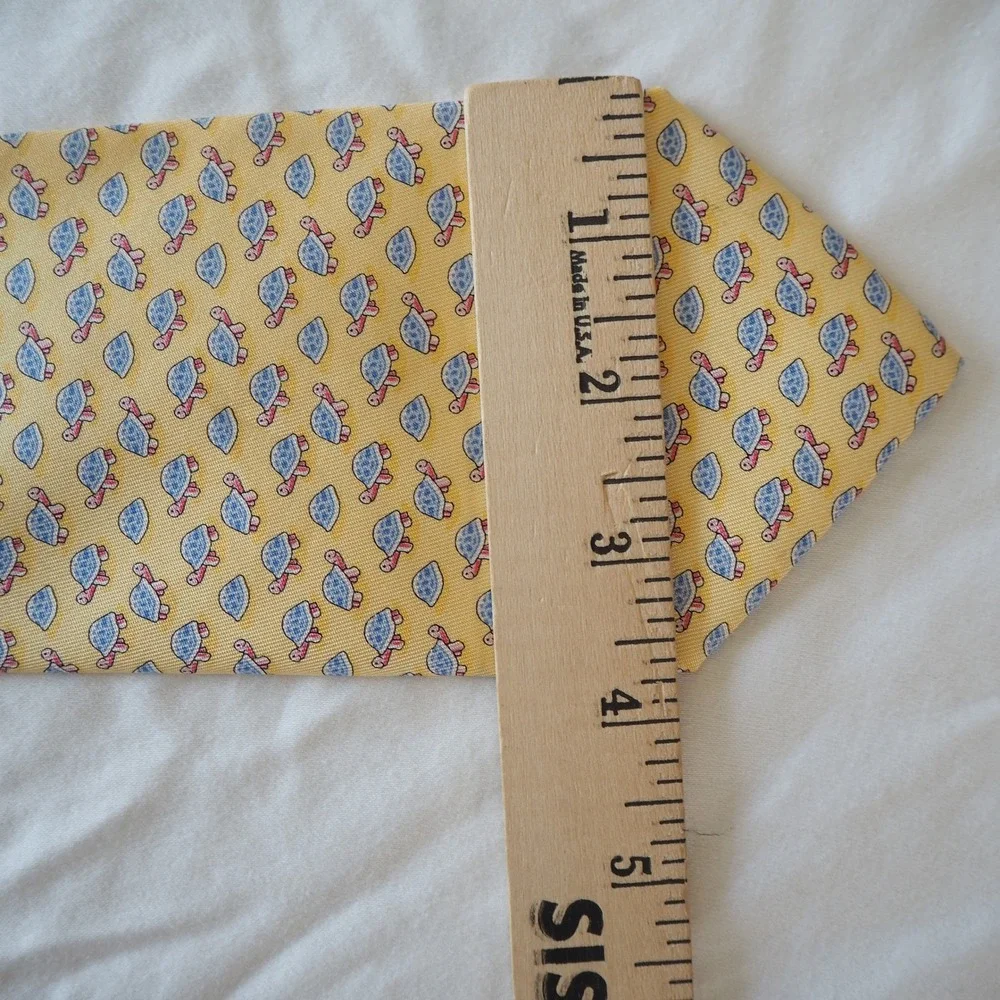 Vineyard Vines 100% Silk Turtle Tie Made in USA Novelty Preppy